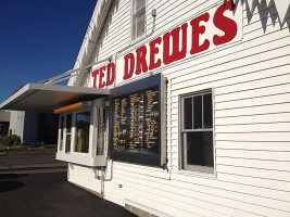 Ted Drewes Frozen Custard outside