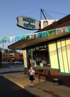 Pint Size Bakery Coffee outside