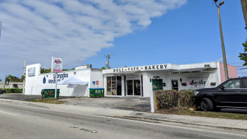 Lucila Cakes Bird Road outside