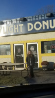 Daylight Donuts outside