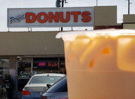 Cafe Donuts outside