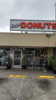 Cafe Donuts outside