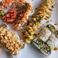 Trapper's Sushi Silverdale food