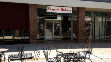 Nancy's Bakery outside