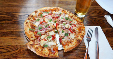 Ruckus Pizza, Pasta, And Spirits food