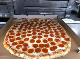 Ruckus Pizza, Pasta, And Spirits food