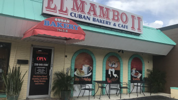 El Mambo Ll Bakery outside