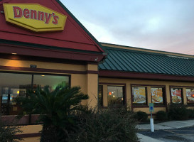 Denny's outside