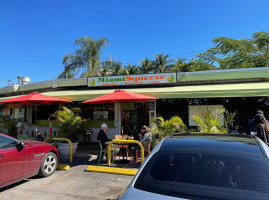 Miami Squeeze Juice Bar outside