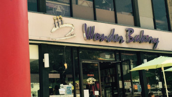 Wonder Bakery outside