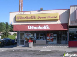 Winchell's Donut House outside