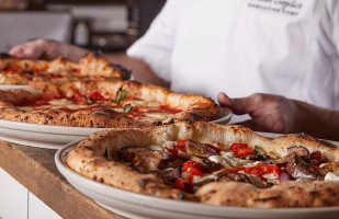 Tutta Bella Neapolitan Pizzeria food