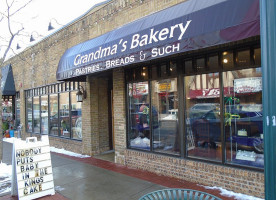 Grandma's Bakery outside