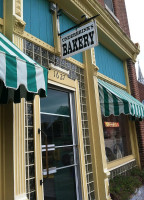 Underbrinks Bakery outside