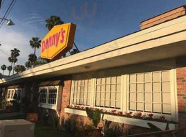 Denny's outside