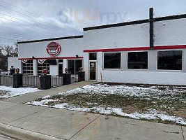 Dudley's Garage Bowling outside