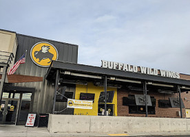 Buffalo Wild Wings outside