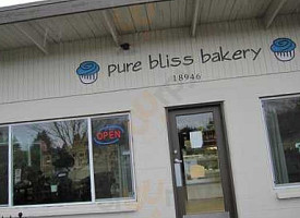 Pure Bliss Bakery outside