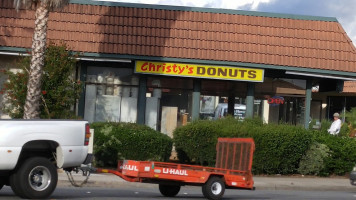 Christy's Donuts outside