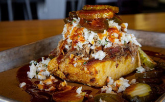 4 Rivers Smokehouse food