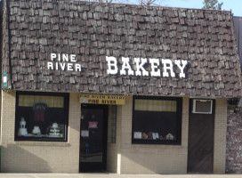 Pine River Bakery outside