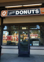 Savoy Donuts outside