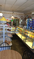 Carl's Bakery inside