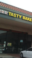 Tasty Bakery outside