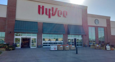 Hy-vee Bakery outside