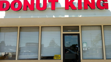 Donut King outside