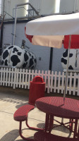 Oberweis Ice Cream And Dairy Store outside