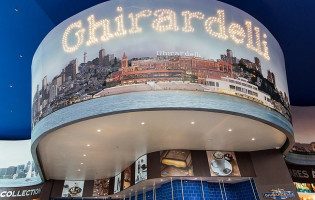 Ghirardelli Ice Cream And Chocolate Shop outside