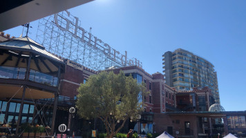 Ghirardelli Ice Cream And Chocolate Shop outside