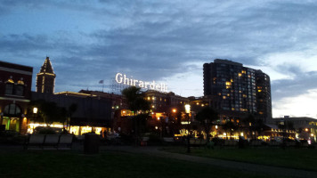 Ghirardelli Ice Cream And Chocolate Shop outside