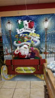 La Mexicanita Bakery outside