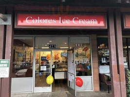 Colores Artisan Ice Cream outside