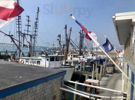 Champlin's Seafood Deck outside