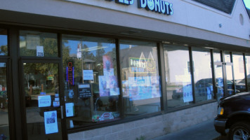 Dimples Donuts outside