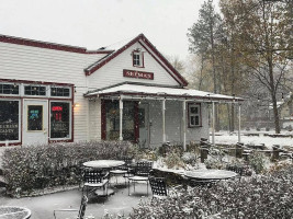 Selma’s Ice Cream Parlor outside