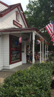 Selma’s Ice Cream Parlor outside