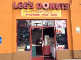 Lee's Donuts outside