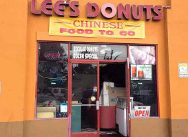 Lee's Donuts outside