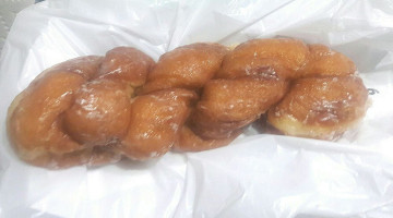 Lee's Donuts food