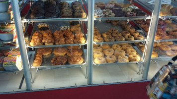 Lee's Donuts food