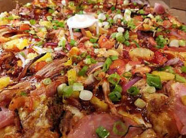 Round Table Pizza food