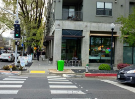 Yogurtagogo outside