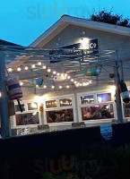 Hill's Seafood Co. outside