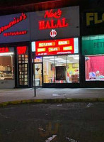 Naz’s Halal Food outside