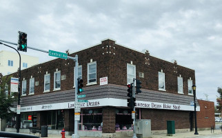 Lawrence Deans Bake Shop outside