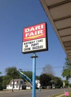 Dari Fair outside